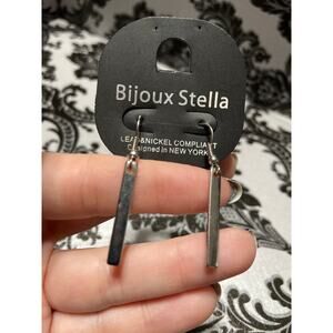 Bijoux Stealla silver bar earrings